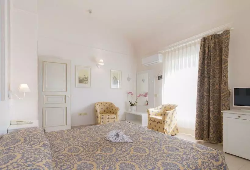 Grand Hotel Villa Parisi