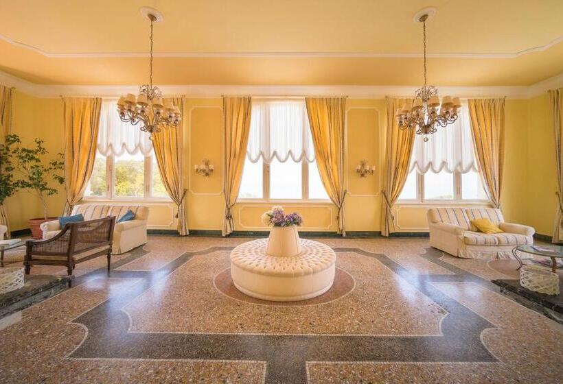 Grand Hotel Villa Parisi