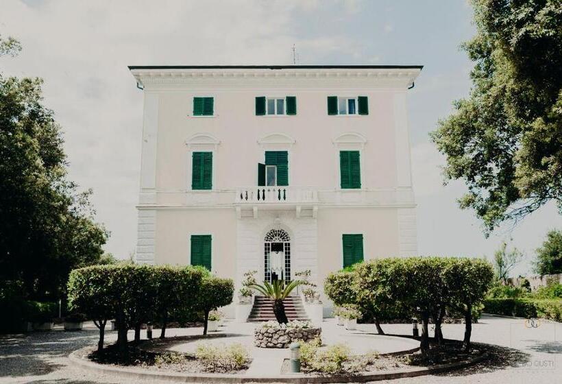 Grand Hotel Villa Parisi