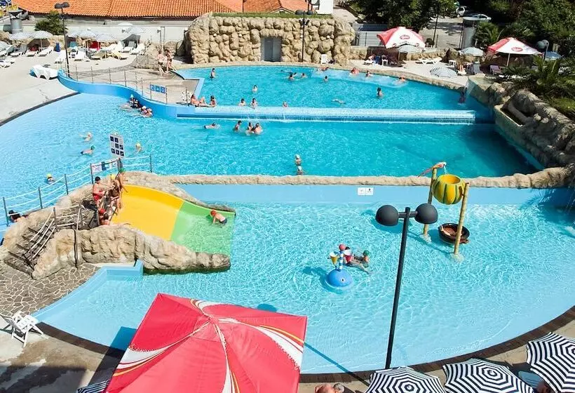 هتل Aquapark Zusterna