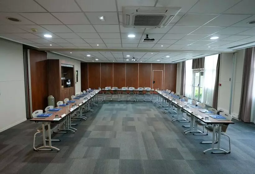 Отель Campanile Paris Cdg Airport Villepinte