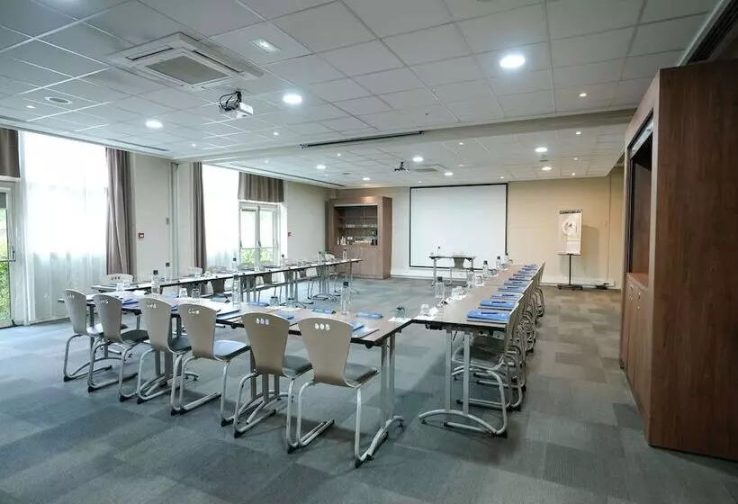 Отель Campanile Paris Cdg Airport Villepinte