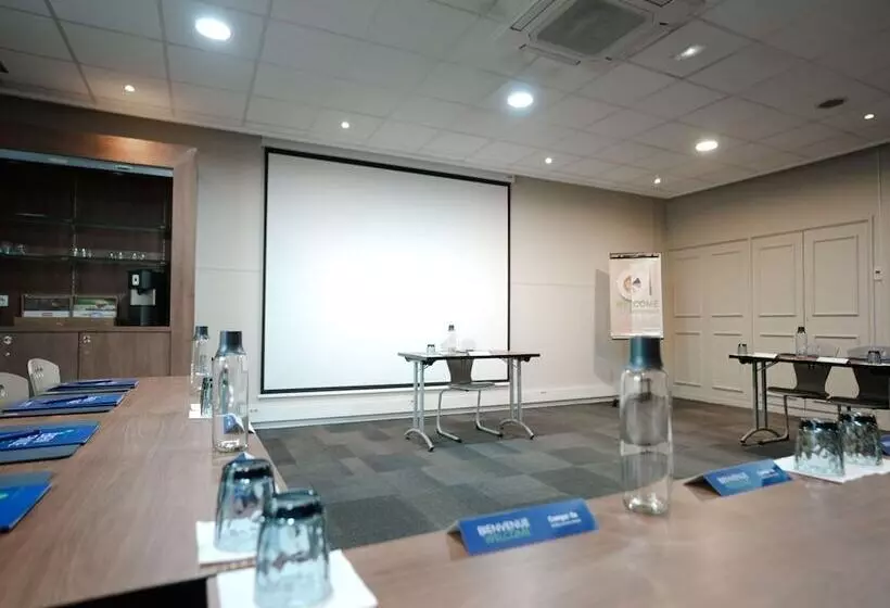 Отель Campanile Paris Cdg Airport Villepinte