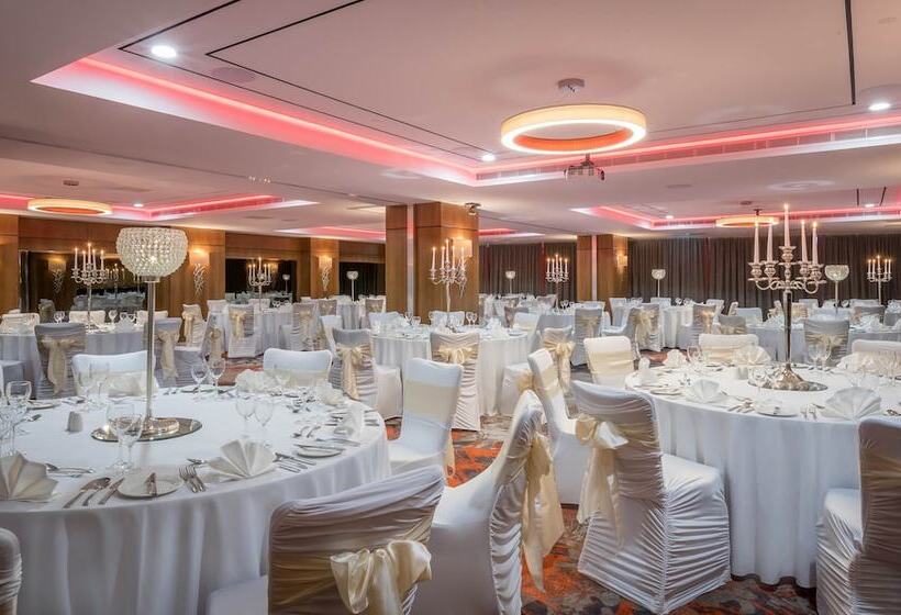 Clayton Hotel Dublin Airport