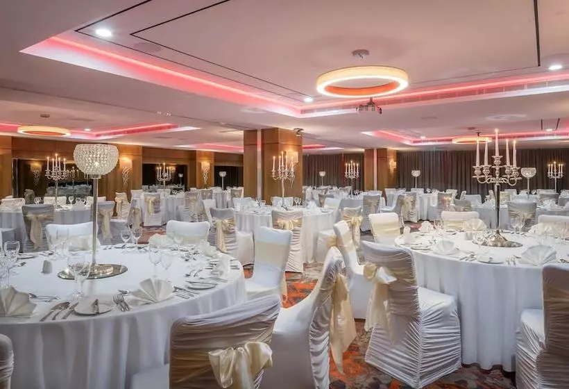 Clayton Hotel Dublin Airport