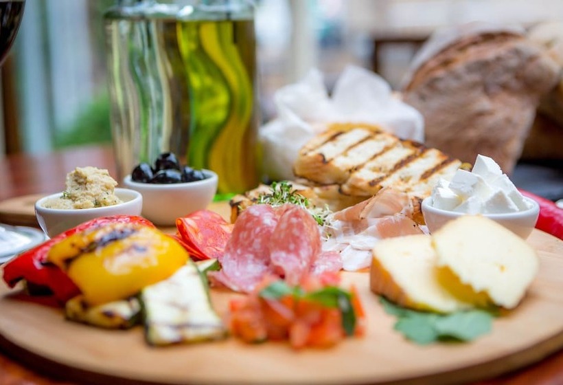 Clayton Hotel Dublin Airport