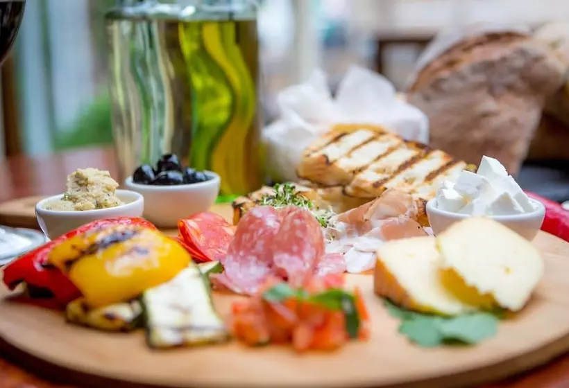 Clayton Hotel Dublin Airport