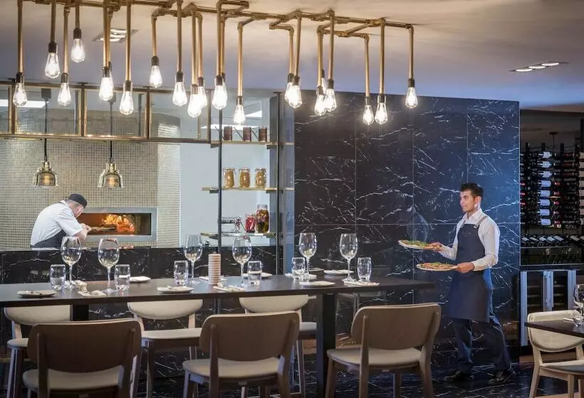 Clayton Hotel Dublin Airport