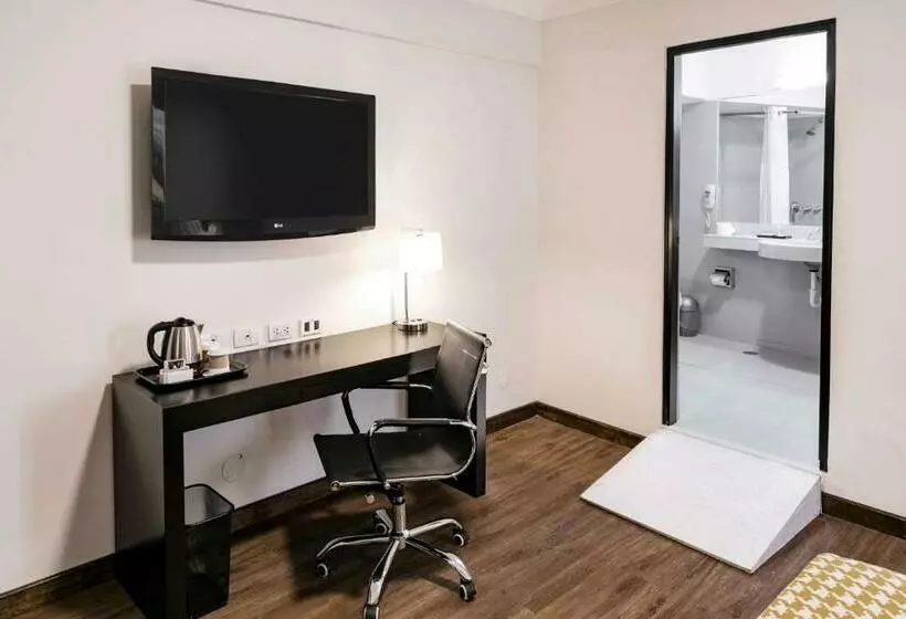 هتل Costa Del Sol Wyndham Piura