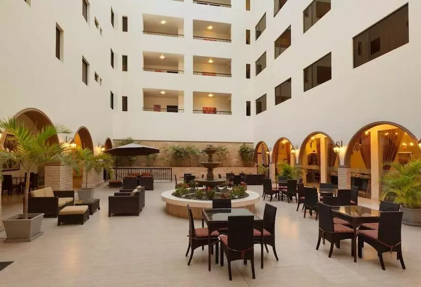 هتل Costa Del Sol Wyndham Piura