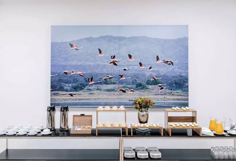 هتل Costa Del Sol Wyndham Piura