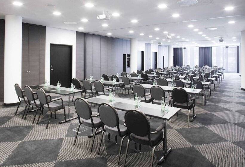 Mövenpick Hotel Stuttgart Airport