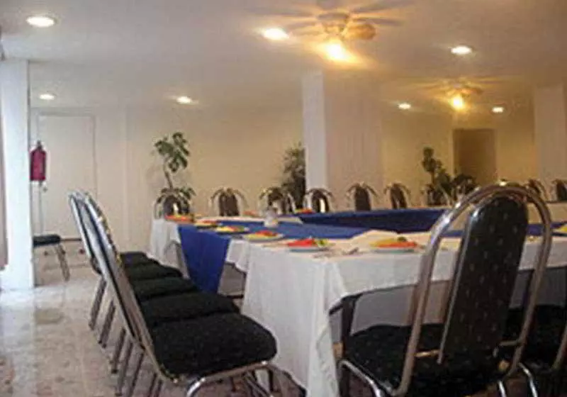 Отель Plaza Morelos