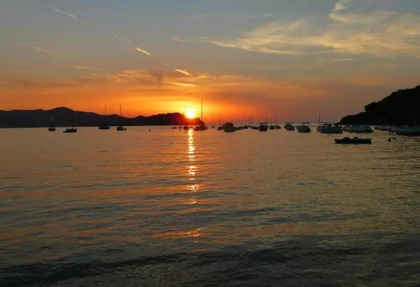 Szálloda Residenza Sant’anna Del Volterraio