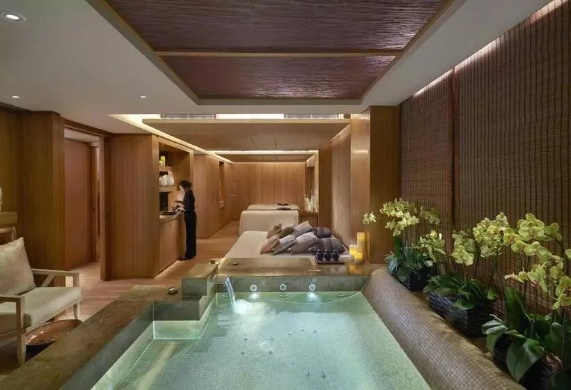 هتل The Landmark Mandarin Oriental Hong Kong