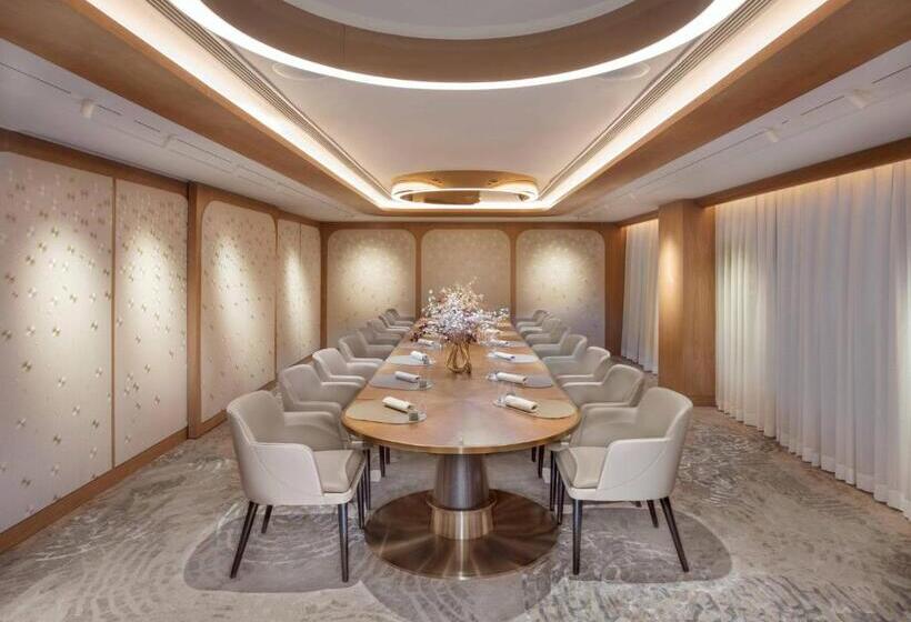 هتل The Landmark Mandarin Oriental Hong Kong