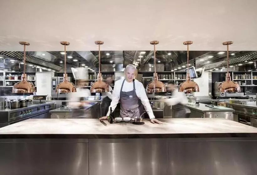 هتل The Landmark Mandarin Oriental Hong Kong