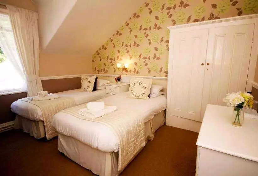 בית מלון כפרי Warwick House