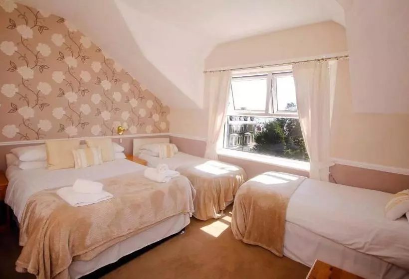 בית מלון כפרי Warwick House