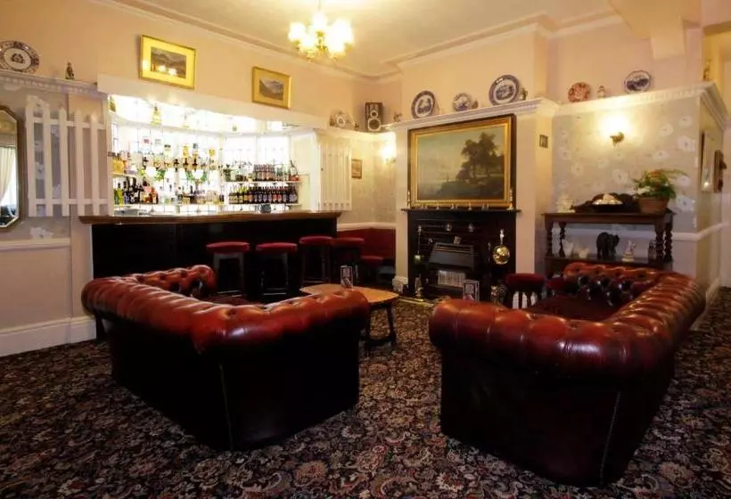 בית מלון כפרי Warwick House