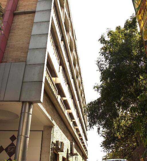 בית מלון כפרי Royal Regency