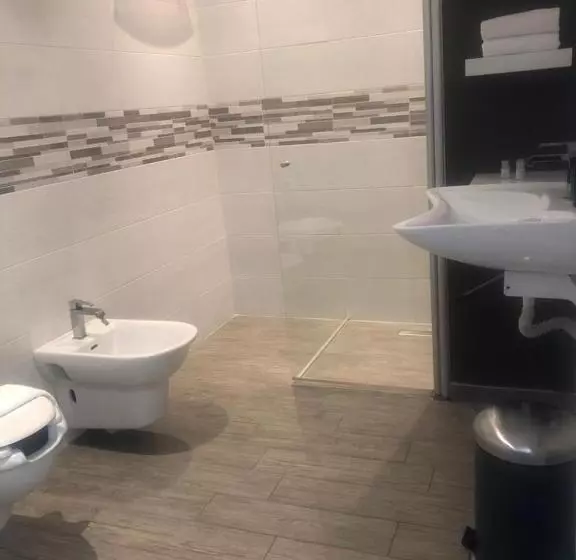 Hotelli Antica Campione Rooms & Hostel