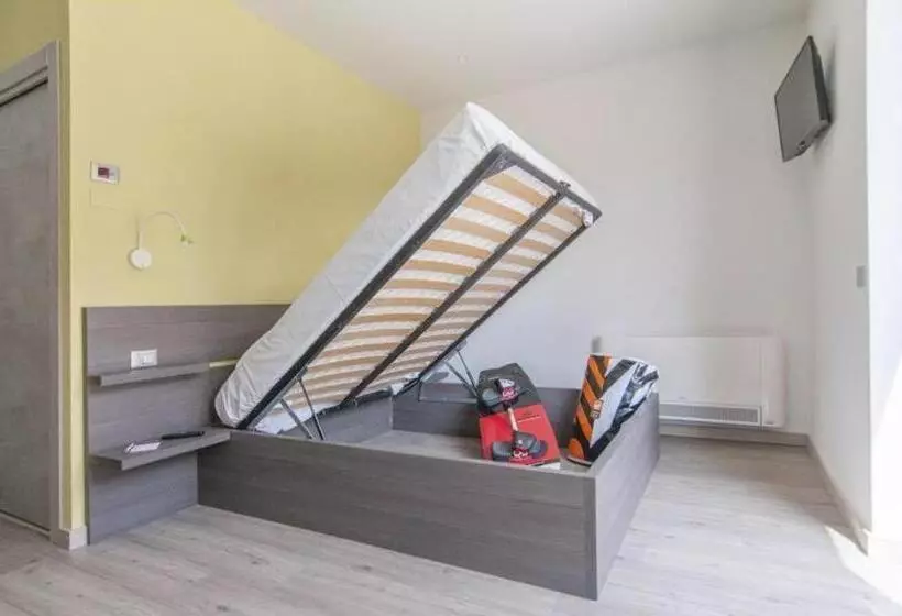 Hotelli Antica Campione Rooms & Hostel