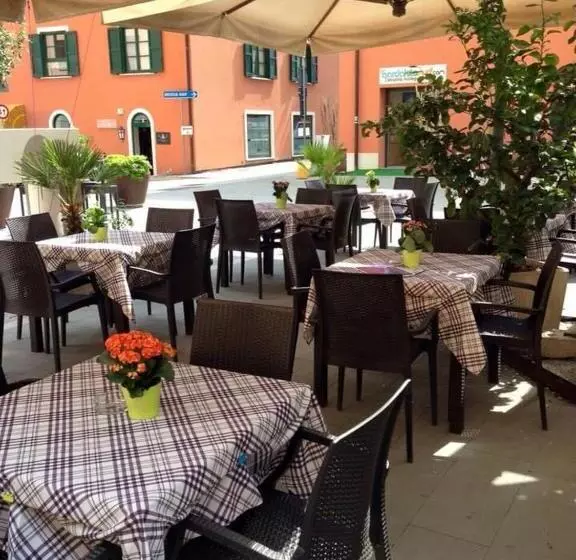 Hotelli Antica Campione Rooms & Hostel