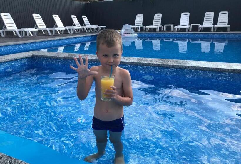 فندق Biruza Club