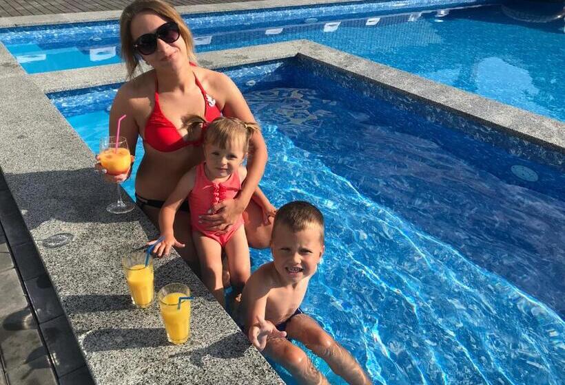 فندق Biruza Club