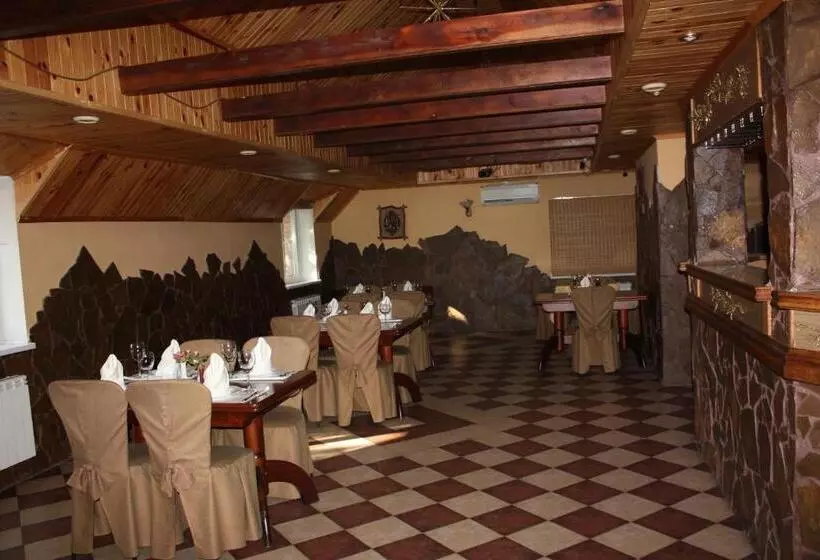 Hotelli Gostynnyi Dvir