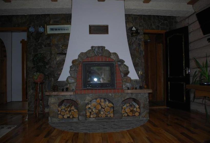 Pension (Hôtel basse catégorie) смерекова хата