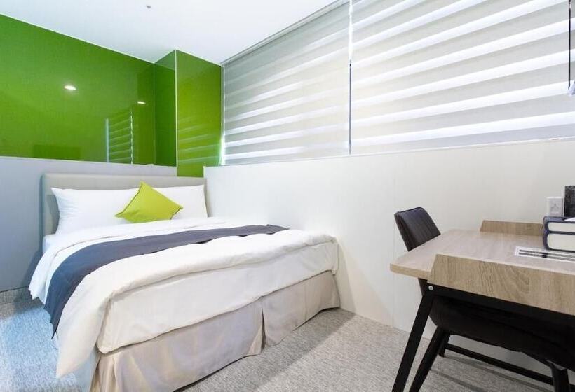 T.o Hotel Main Station