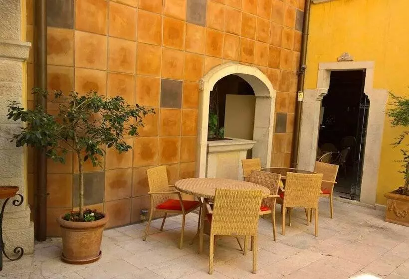 בית מלון כפרי Antichi Feudi Dimora D'Epoca