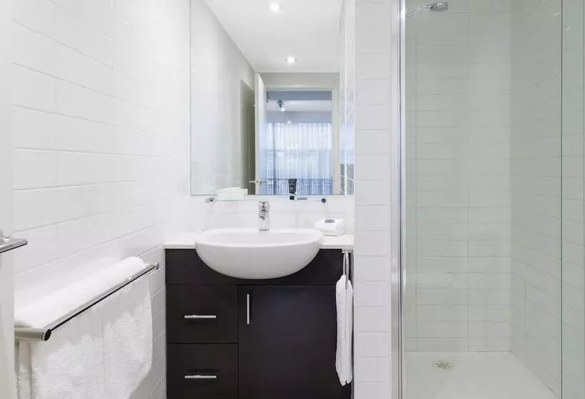 Brady Apartment Hotel Flinders Street