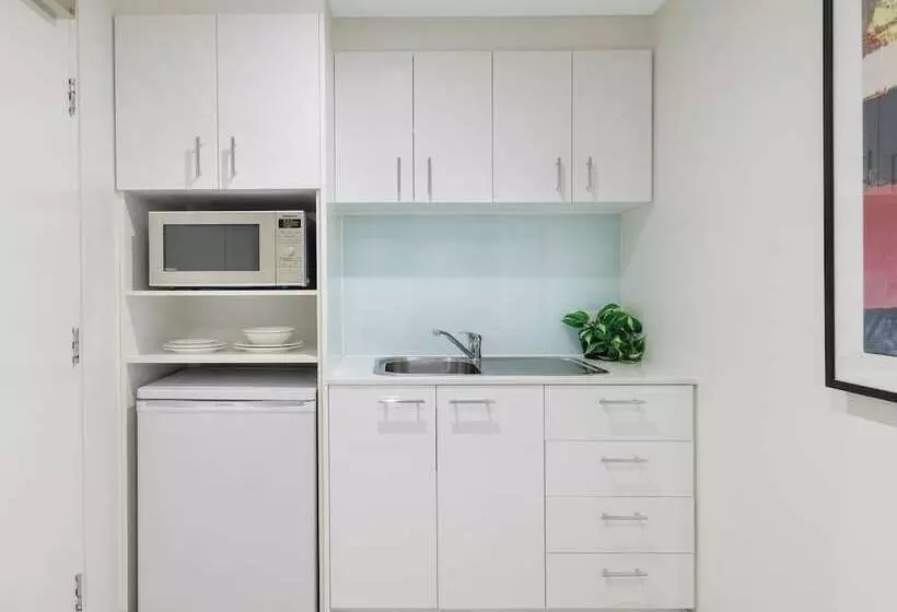 Brady Apartment Hotel Flinders Street