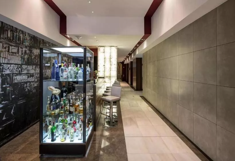 Отель Catalonia Port