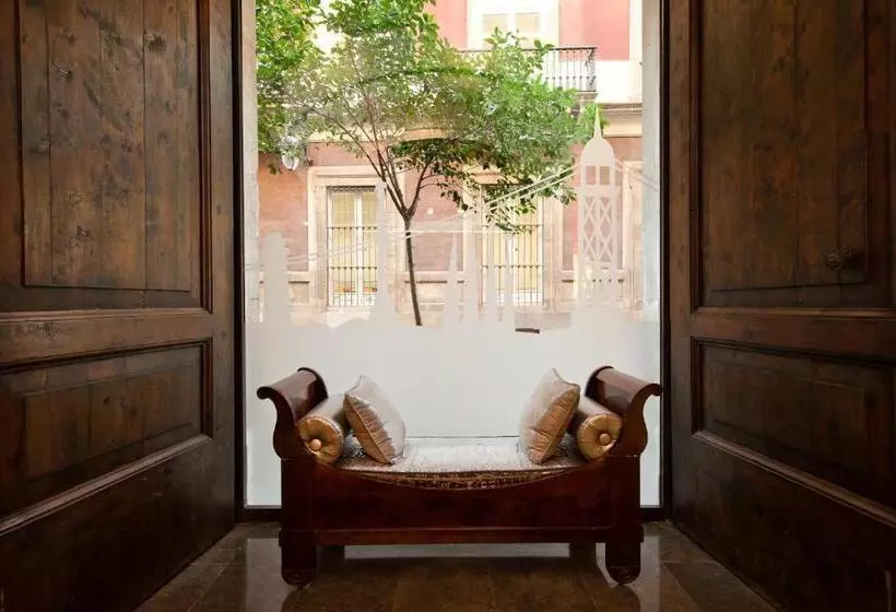 Отель Catalonia Port