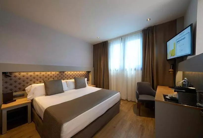 Отель Catalonia Port