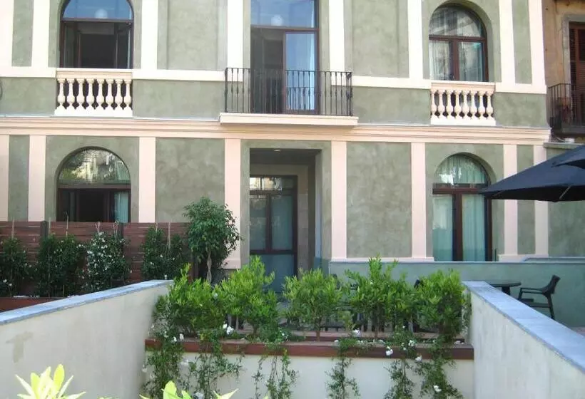 Отель Catalonia Port