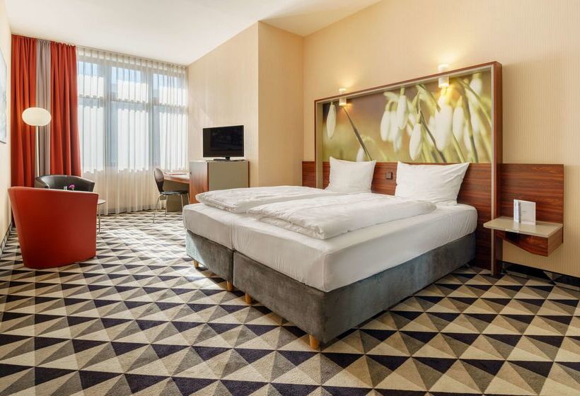 هتل Premier Inn Köln City Mediapark