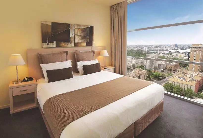 Отель Oaks Melbourne On Lonsdale Suites