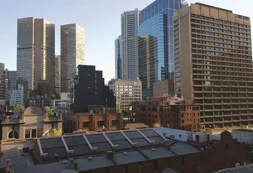 Отель Oaks Melbourne On Lonsdale Suites