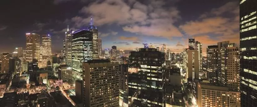 Отель Oaks Melbourne On Lonsdale Suites