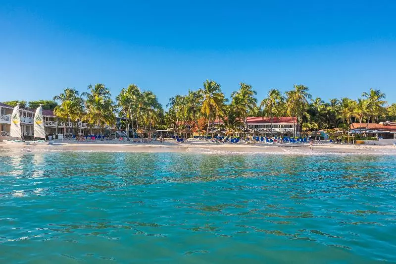 هتل Pineapple Beach Club All Inclusive Adults Only