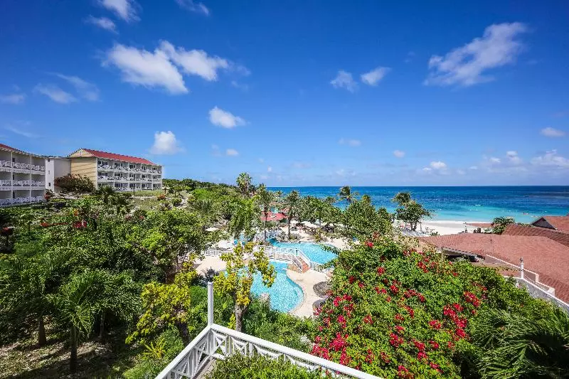 هتل Pineapple Beach Club All Inclusive Adults Only