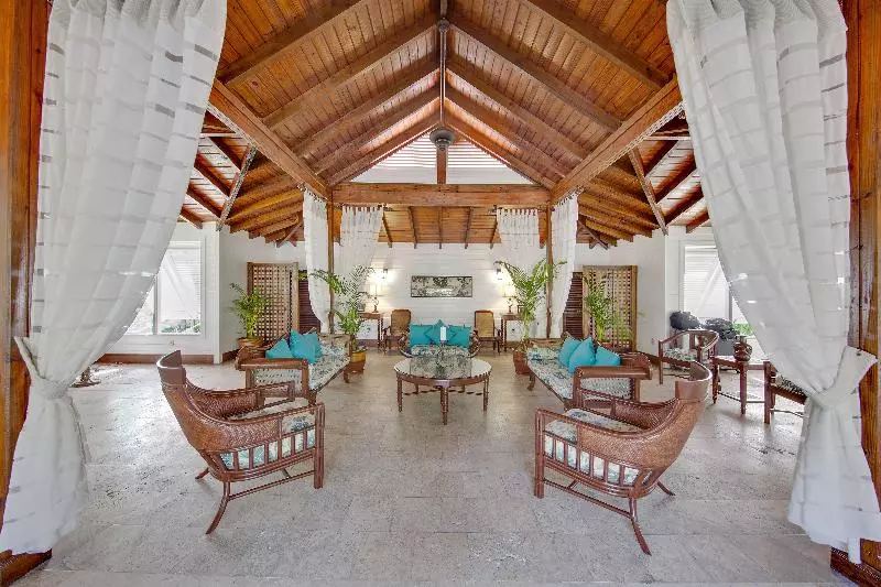 هتل Pineapple Beach Club All Inclusive Adults Only