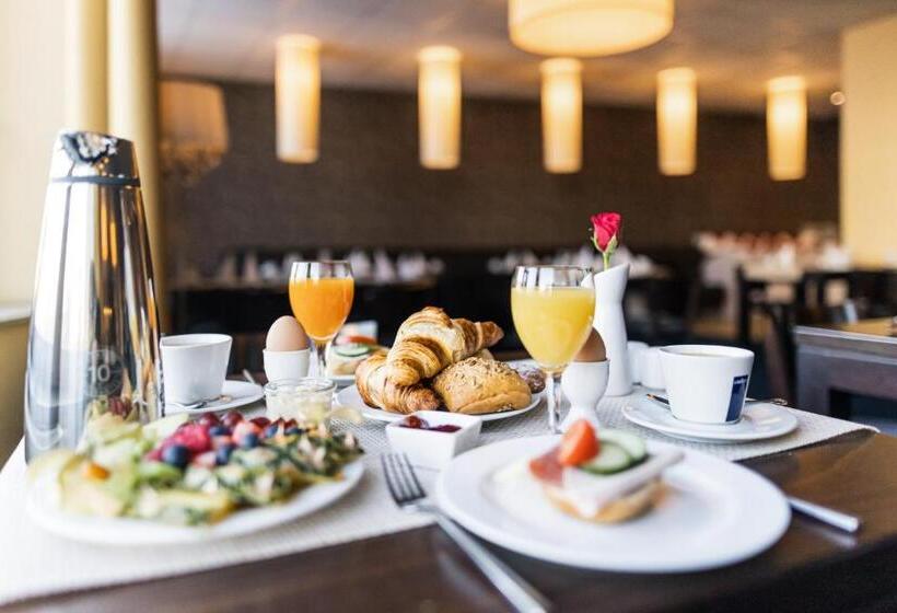 هتل Royal International Leipzig