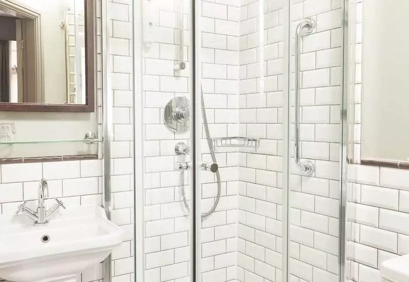 Red Lion Hotel By Greene King Inns