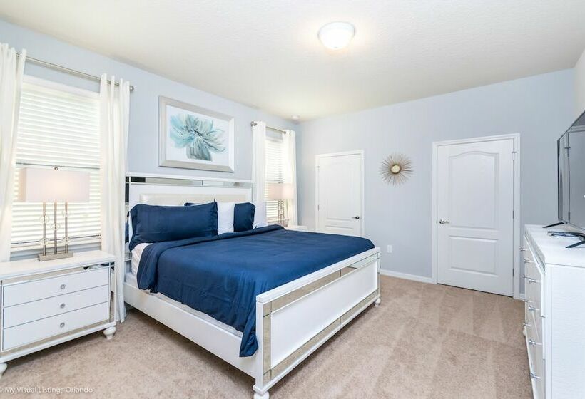 Beautiful 8 Bed Villa Pool & Spa